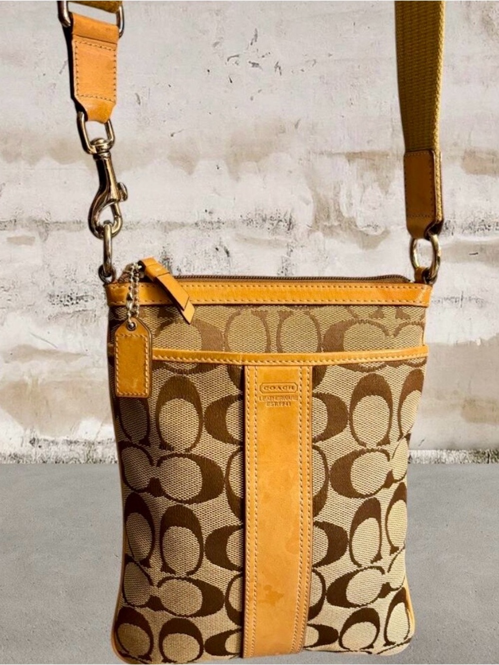 Coach Vintage Tan Signature Cancas Swingpack Crossbody Bag With Hangtag - Tan - Picture 1 of 8